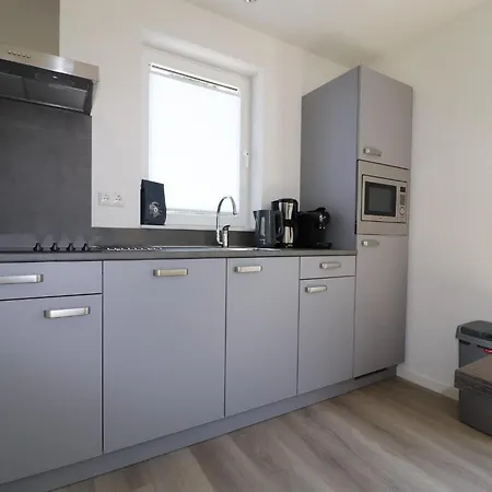 Waterside Charm Near Rotterdam, Cleaning Included Holiday home *