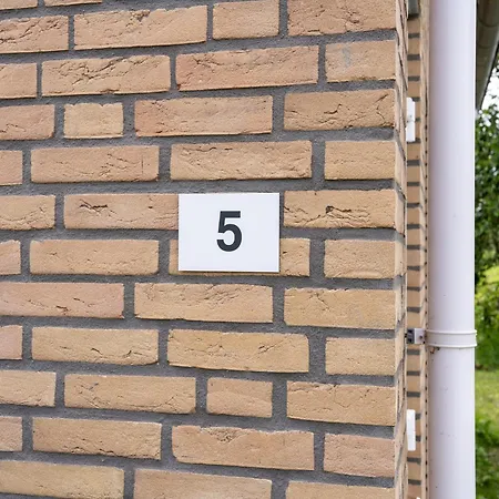 Waterside Charm Near Rotterdam, Cleaning Included Holiday home