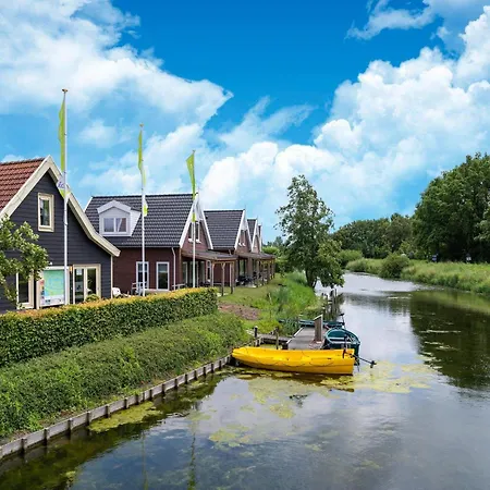 Waterside Charm Near Rotterdam, Cleaning Included Holiday home