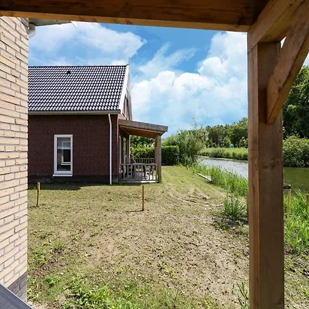 Holiday home Waterside Charm Near Rotterdam, Cleaning Included *