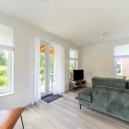 Waterside Charm Near Rotterdam, Cleaning Included Holiday home *